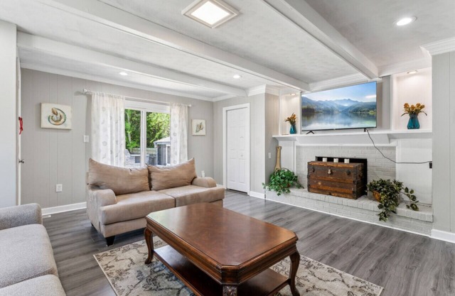 Coastal Retreat @ Coliseum| Pool, Bonus Rm, Gazebo
