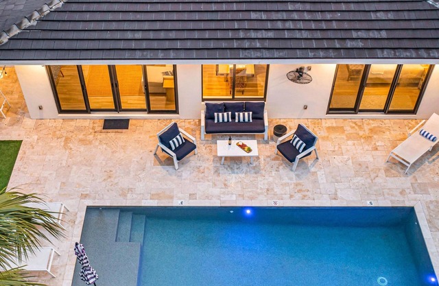 Coastal Style Haven | Walk To Beach | Heated Pool | Tranquility | Manatee Ranch Key | RESlDENCES