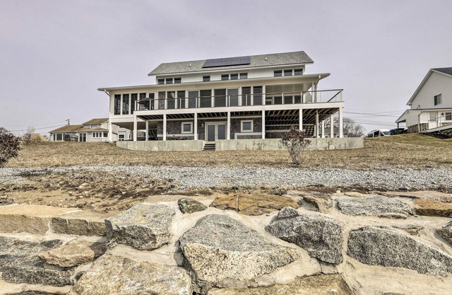 Coastal Waterford Getaway, Steps to the Water!