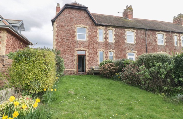 COASTGUARDS COTTAGE, pet friendly, country holiday cottage in Watchet