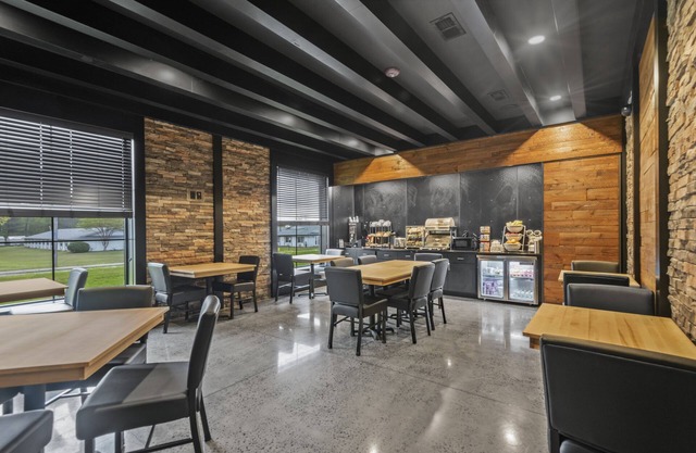 Cobblestone Hotel & Suites - Cullman