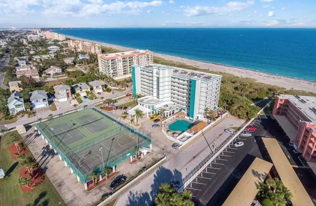 Cocoa Beach Oceanfront Condo With Balcony & Kitchen Near Pier
