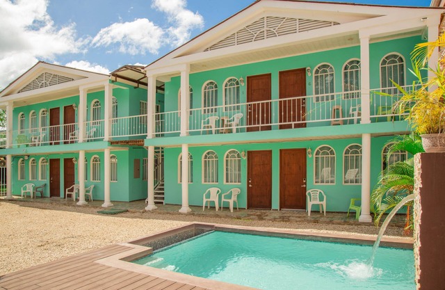 Cococabana3 newly renovated 1BR/1BA apar in downtown Coco, 5 min walk to beach.