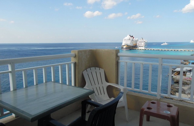 COCONUT Penthouse at El Cantil - Oceanfront One Bedroom - Stunning Sunset Views!