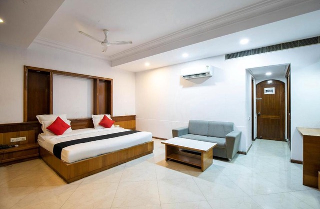 Collection O 49275 Hotel Suman City