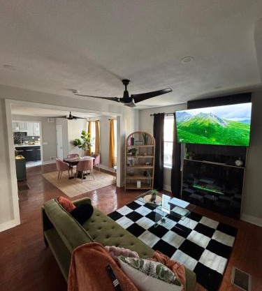 Collingdale Home - Near Philly!