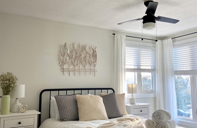 Collingwood Stunning Ski/Beach Vacation Home - 10 min from the Mountains/Beach!