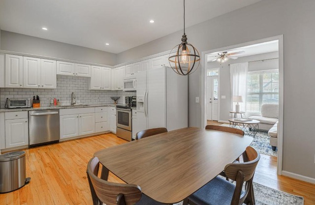 Colonial Life, Downtown, Dogs, 1G Wi-fi, Health Professionals