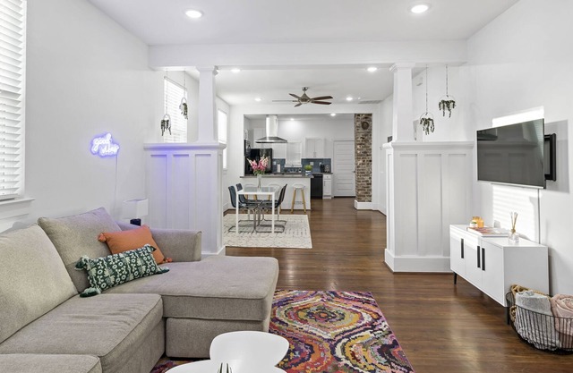 Colorful 5-bed home in downtown Houston