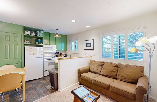 Colorful Condo with Shared Pool & Hot Tub - Two Miles from Eagle Lodge