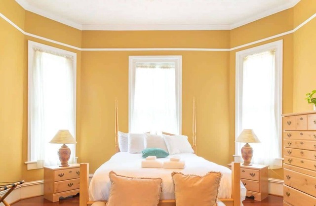 Columbus's Luxurious Mansion! Stay at Goldfinch