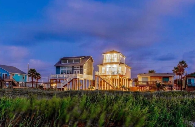 Come Home to an Oceanfront, Beachfront Texas Gulf Coast Cottage On The Water