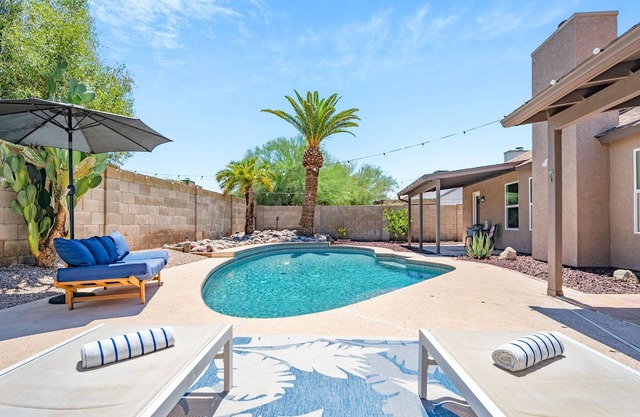 Come relax in the Pool at the Palm House-Prime Location!
