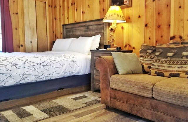 Come stay at the Rustic River Lodge for unbelievable views!