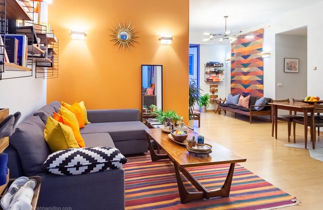 Comenstay.be/ Bold Colors Vintage 4-bedroom, 3-bath APT @ 2min from GRAND PLACE!