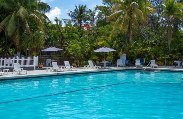 Comfort and Convenience! Pets Allowed, Free Parking, Tennis Courts, Hot Tub