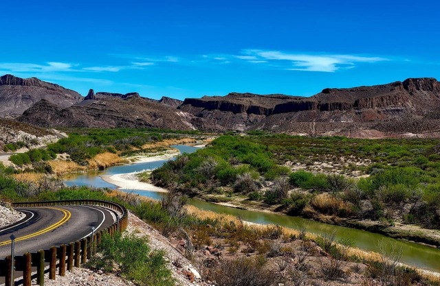 Comfort and Convenience! Near TGR Exotics Wildlife and Geronimo Adventure Park!
