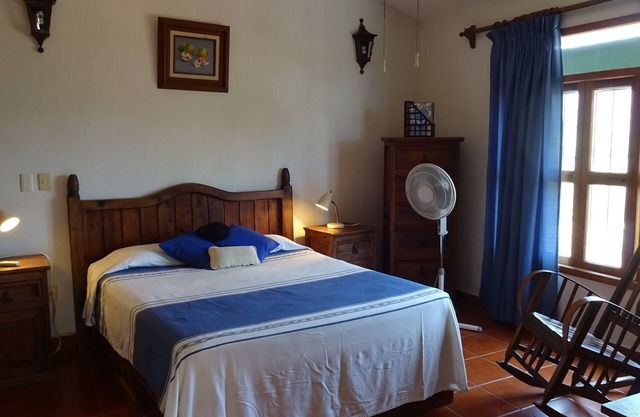Comfort and privacy a short walk from Playa La Ropa