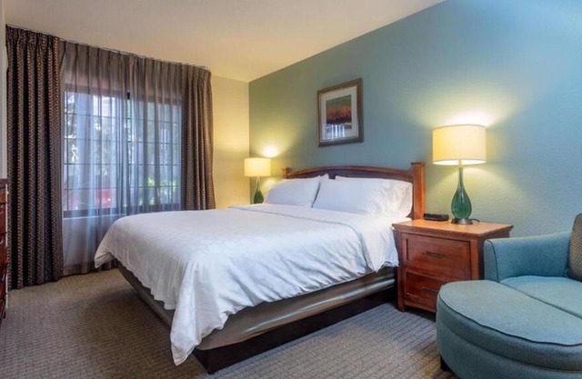 Comfort & Convenience: Budget Friendly Suite w/1BR & Kitchen - Free Breakfast