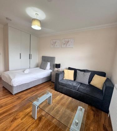 Comfort Heathrow Stay 5 Mins to the Terminal