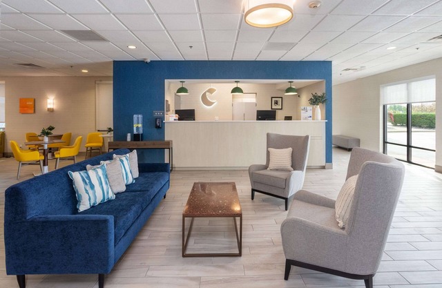 Comfort Inn & Suites Buffalo Airport