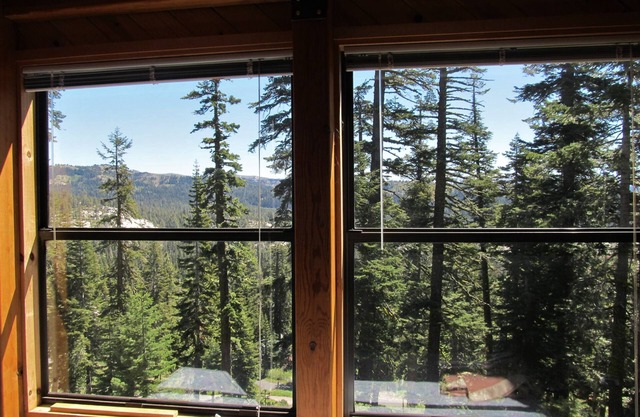 Comfort, Privacy, and Panoramic Views at 7000 Feet!