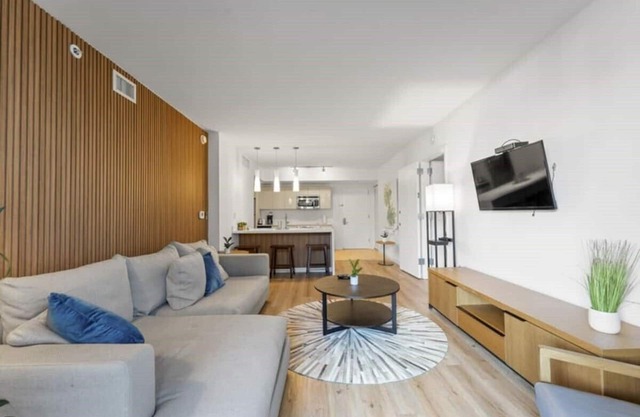 Comfortable 2bd/2bath 4th floor beach apartment