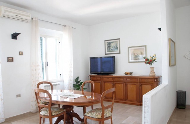 Comfortable 75 sqm apartment, accommodating up to 3 people, located on the second floor of a building without an elevator.The property is located in Grumo Appula, a typical inland village in Puglia, rich in history and equipped with every comfort and ser