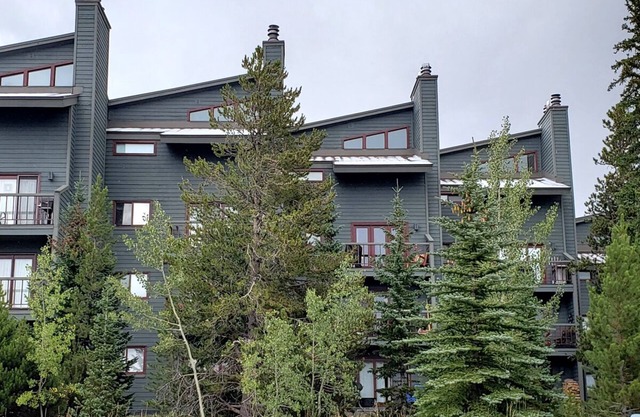 Comfortable, Affordable Condo, 2 BR + Loft, 3 BA Close to Attractions & Shuttle