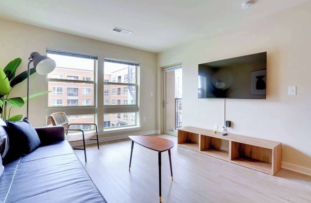 Comfortable Alexandria Apt W Pool