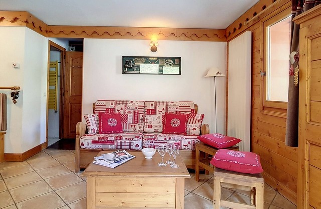 Comfortable apartment close to slopes with balcony, pool, parking