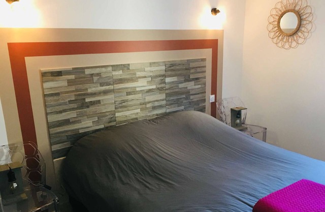 Comfortable Apartment: Parking, AC, Wifi