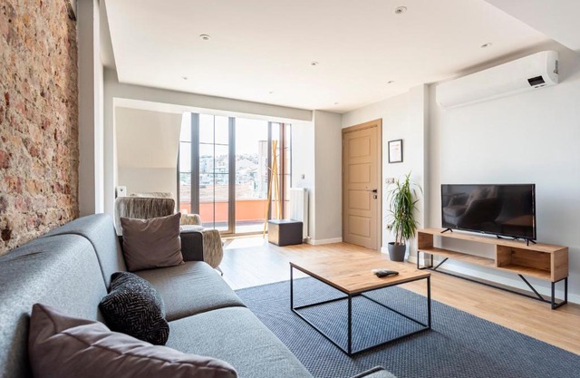 Comfortable apartment with private terrace