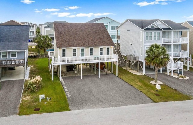 Comfortable, bright and sunny beach house. Steps away from beach access.