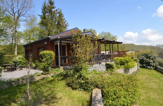 Comfortable chalet in PetitHan with garden