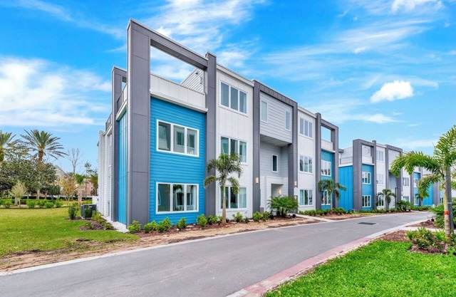 Comfortable Condo near Disney with Resort & Waterpark Access - B37-108