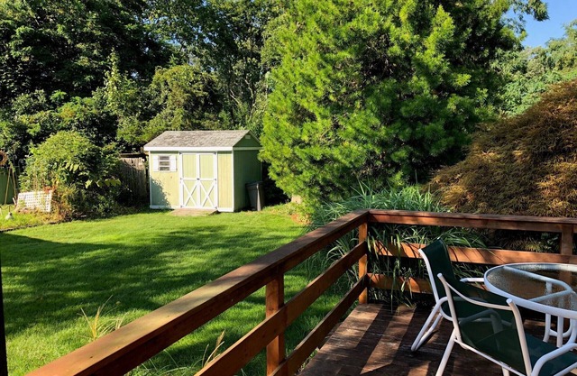 Comfortable Country-Style "Hamptons" Home in quiet East Quogue, great location!