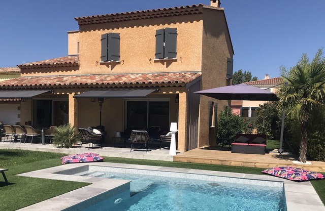 Comfortable villa, quality equipment in La Roque d'Anthéron.