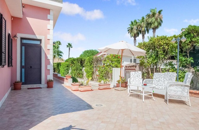 Comfortable Holiday Home in Noto near Sea