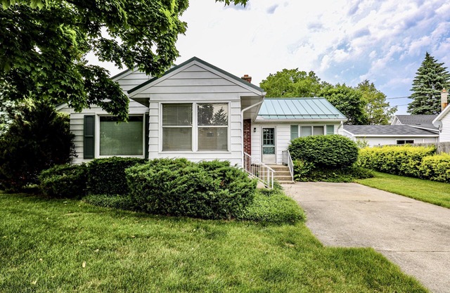 Comfortable home close to all attractions in Charlevoix