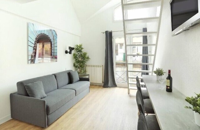 Comfortable Mezzanine Studio for family of 4 in Les Lilas