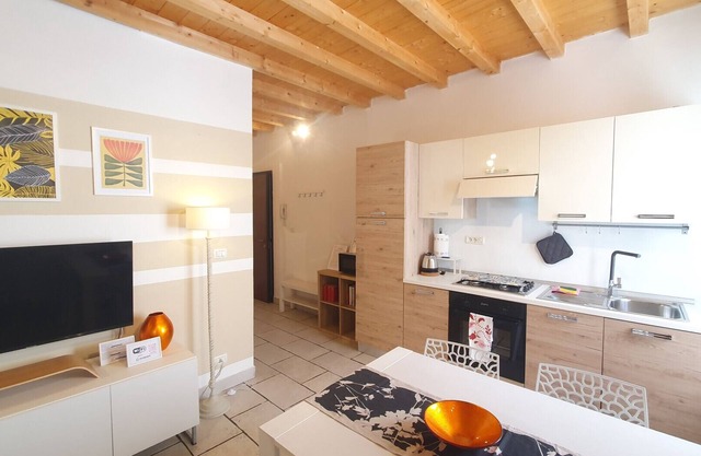 Comfortable one bedroom apartment on the second floor in a central position.