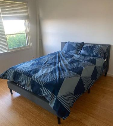Comfortable Queen Room in Spacious House with Backyard - GA3