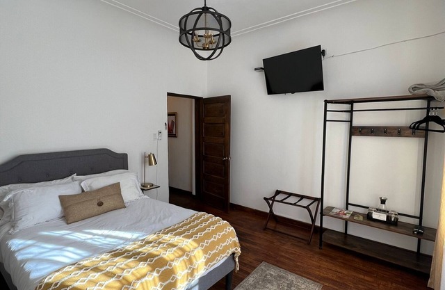 Comfortable room in boutique Hotel Villa Reyna in historic house built in 1900!