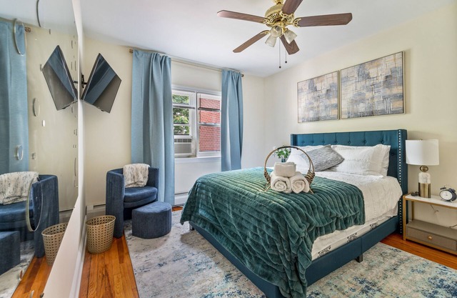 Comfortable room with private parking, 15m from Manhattan and 5m to LGA