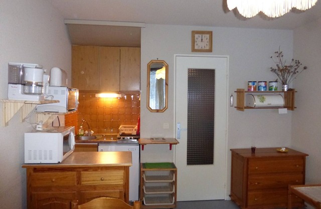 Comfortable studio for 4 at Sauze, balcony, parking