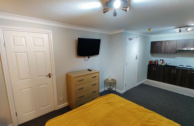 Comfortable Studio/ Self-contained apartment in Ashford