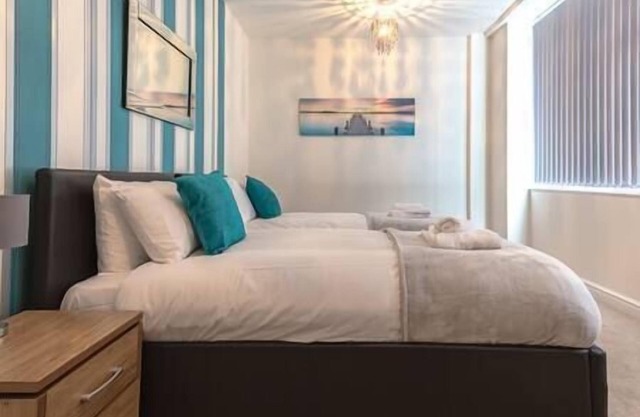 Comfortable Swindon 2 bedroom Town Centre Apartment with en-suite, FREE Parking