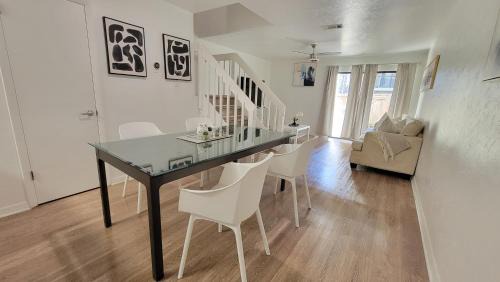 Comfortable Townhome 2BR 1-5BA - Near UF & Shopping Dining