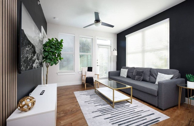 Comfy 2BR-Southtown Near Rvrwalk, Dome & Conv